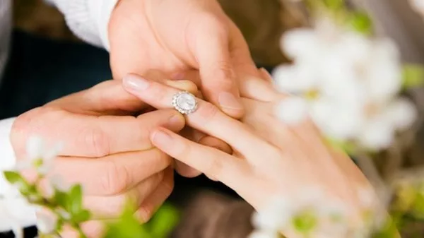 Con đẻ với con nuôi có được kết hôn với nhau không?