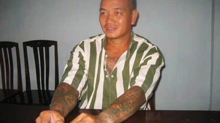 hai banh bi danh trong tu