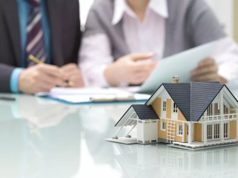 Được cha mẹ cho mảnh đất, tôi phải đóng những loại thuế gì?