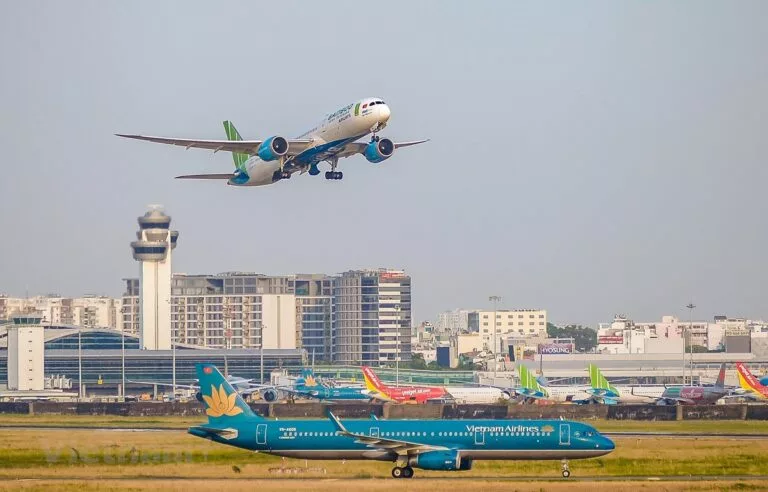 Điều kiện kinh doanh dịch vụ hàng không tại cảng hàng không, sân bay