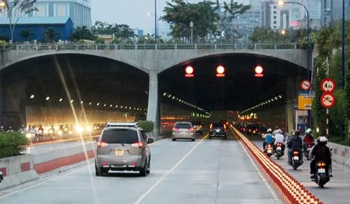 Người điều khiển xe mô tô đỗ xe trong hầm đường bộ không đúng nơi quy định có thể bị xử phạt hành chính lên đến 1.000.000 đồng?