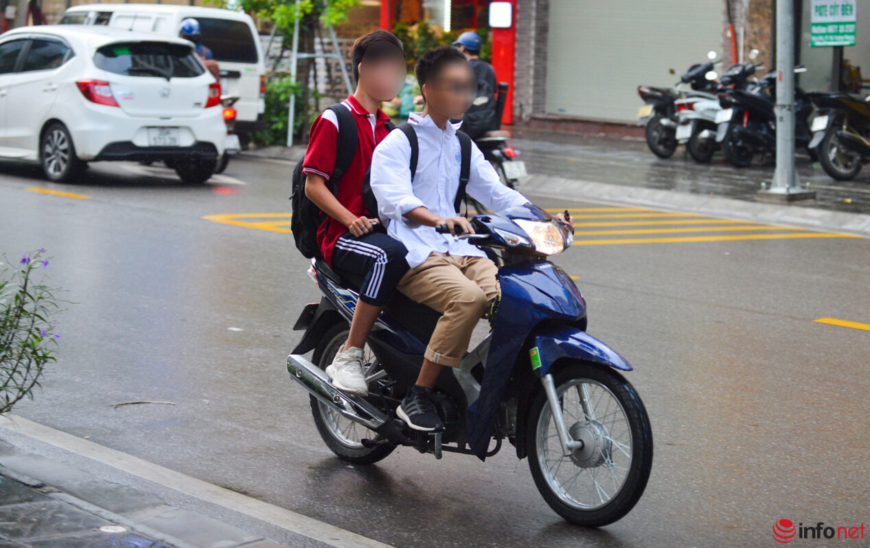 Vì sao học sinh sinh viên không đội mũ bảo hiểm khi tham gia giao thông? Vì sao học sinh sinh viên không đội mũ bảo hiểm khi tham gia giao thông?