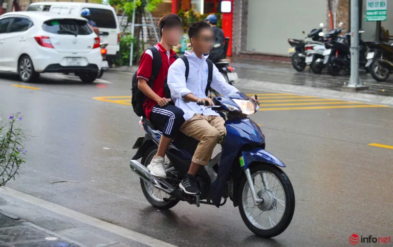 Vì sao học sinh sinh viên không đội mũ bảo hiểm khi tham gia giao thông?