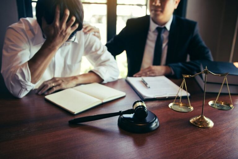 Thời điểm nào thì cần thuê luật sư bào chữa?