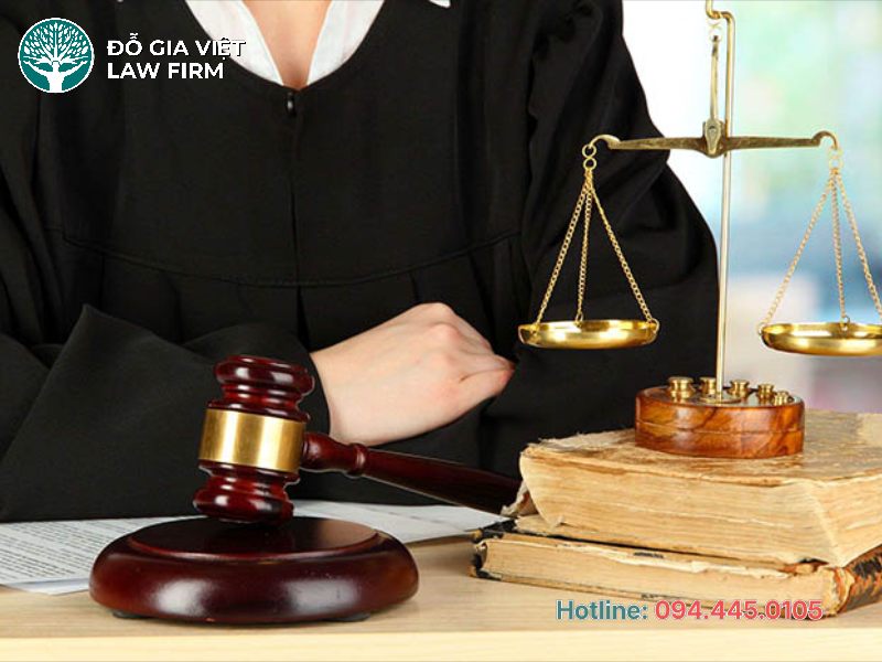 thuê luật sư khởi kiện đòi nợ