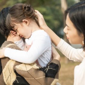 Thuê luật sư giành quyền nuôi con có khả năng thắng ra sao?