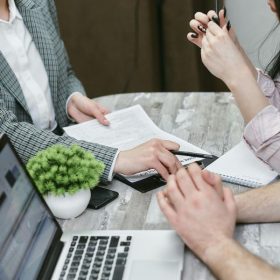 Luật sư tư vấn nội bộ cho doanh nghiệp giúp doanh nghiệp vận hành an toàn và bền vững