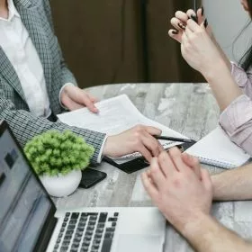 Luật sư tư vấn nội bộ cho doanh nghiệp giúp doanh nghiệp vận hành an toàn và bền vững